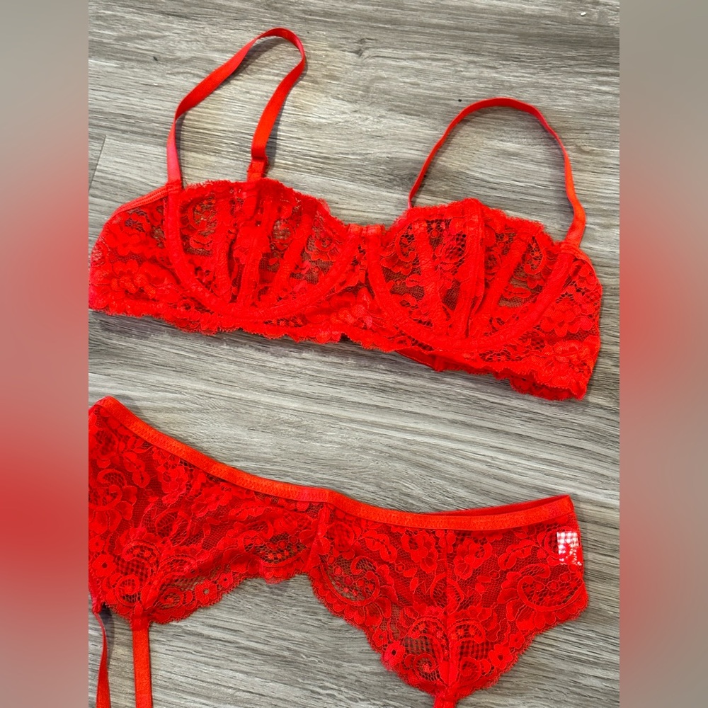 NEW| Red Lace Lingerie Set - Picture 2 of 6